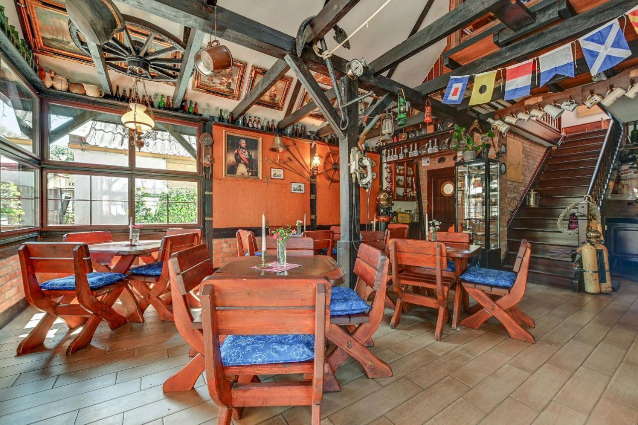 & Restaurant Admiral Nelson