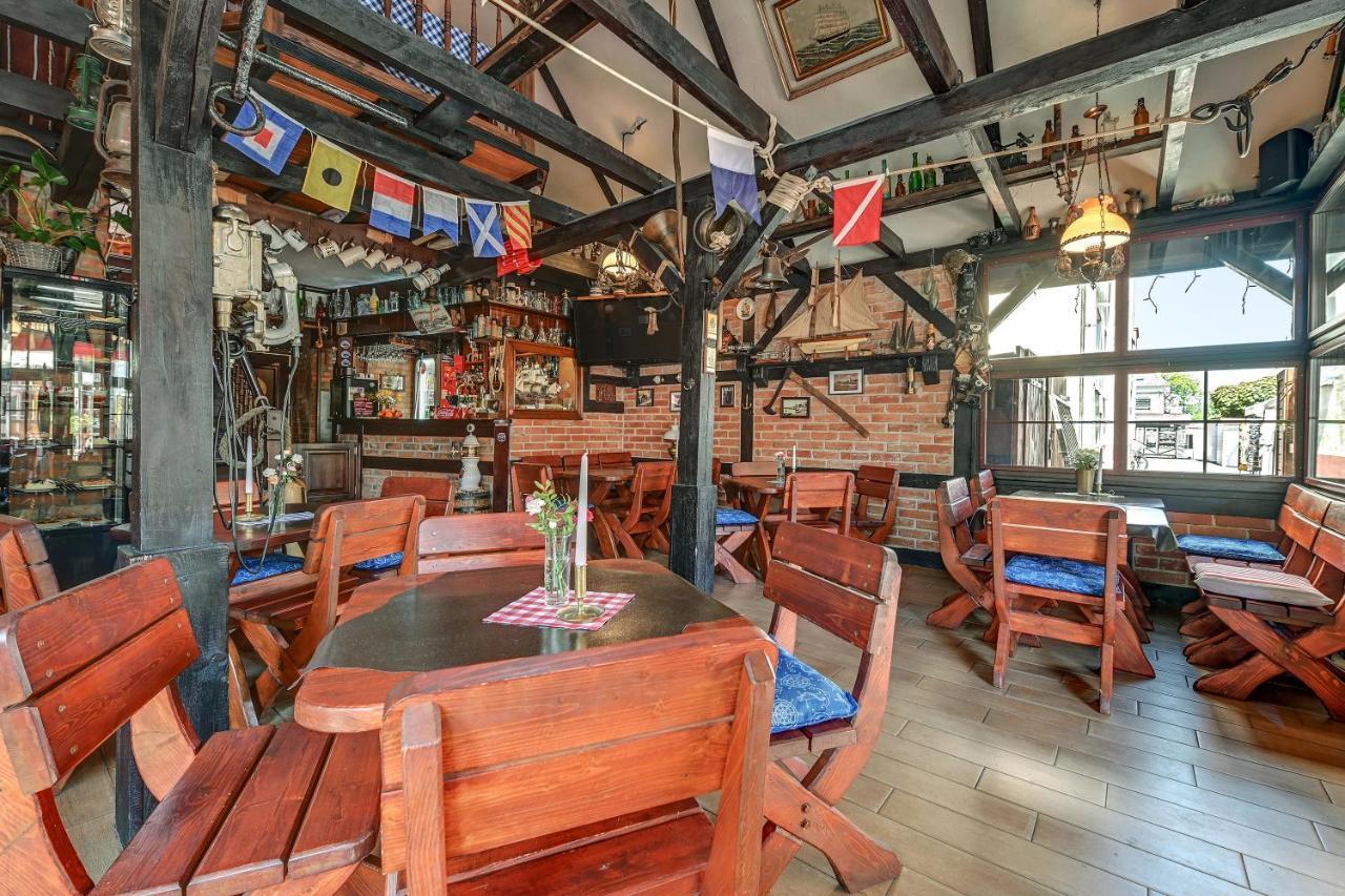 & Restaurant Admiral Nelson * Hel