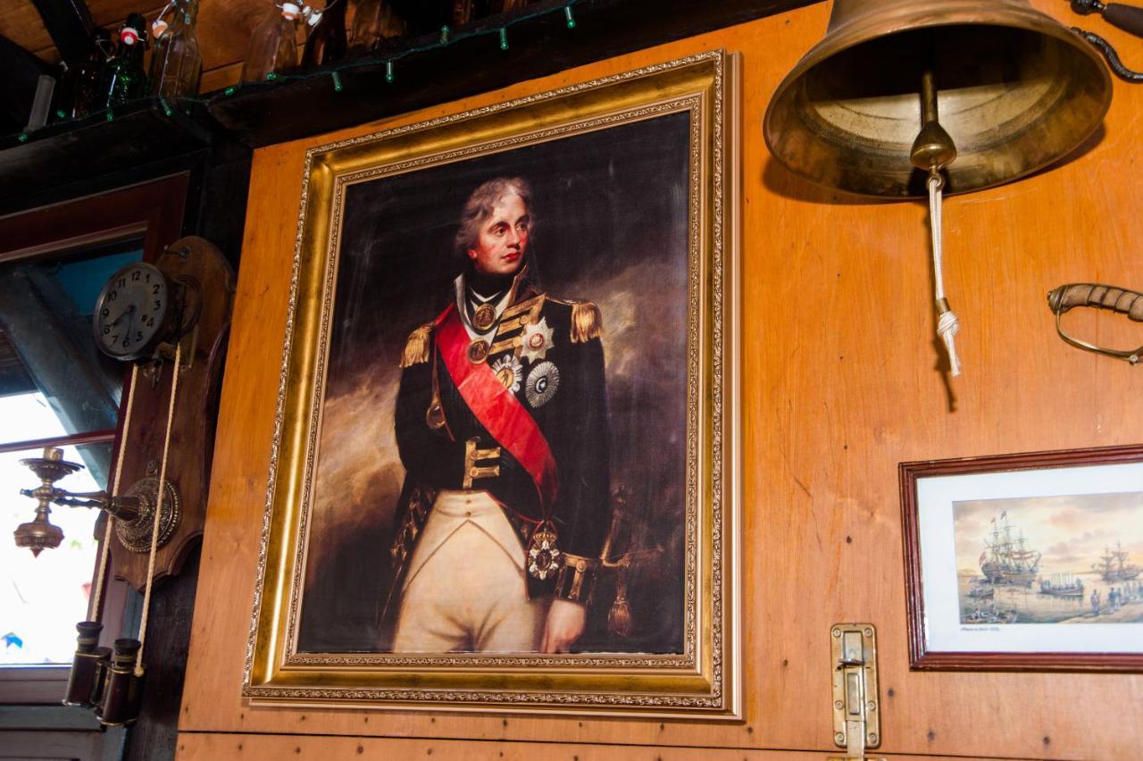 & Restaurant Admiral Nelson * Hel