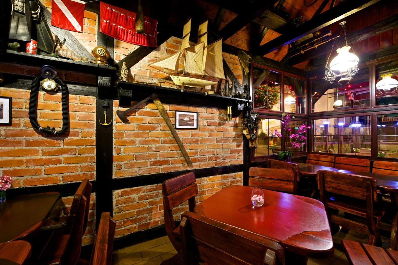 & Restaurant Admiral Nelson Villaer *